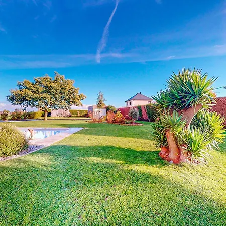 Lovely In With Heated Swimming Pool